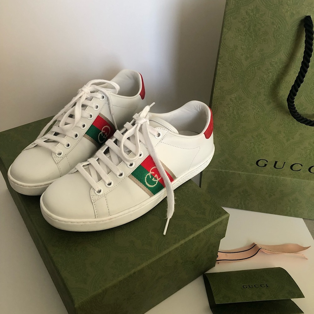Gucci Women's Ace leather sneaker Size 5 Only wears once.